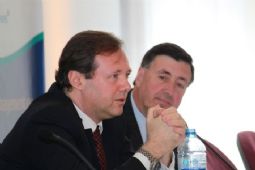 Roberto Viola (RSPG) watched by Julius Knapp (FCC) 