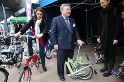 Edward Eccleston showcases his Dahon products 