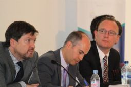 Dan Maldoom, Richard Marsden and Jonas Wessels discussing spectrum auctions 