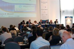 Delegates enjoying the session focussing on Digital Dividend, chaired by Catherine Trautmann MEP 